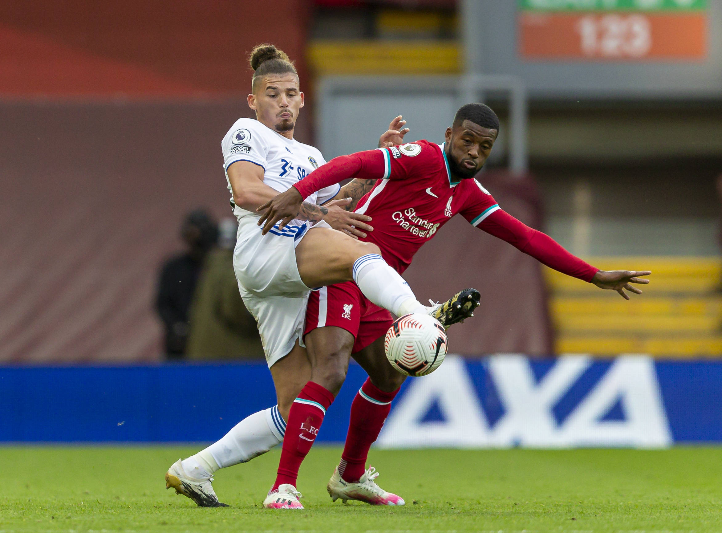 通過全面的 通過全面的